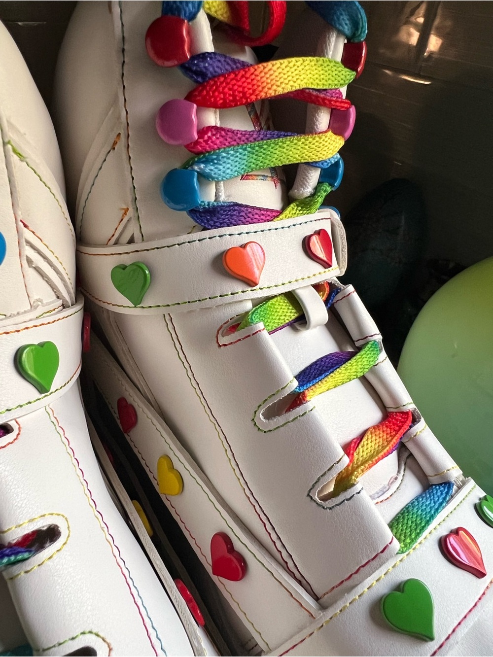 YRU White Platform Sneakers with Rainbow Heart Studs BRAND NEW! Size 8 - Picture 5 of 13